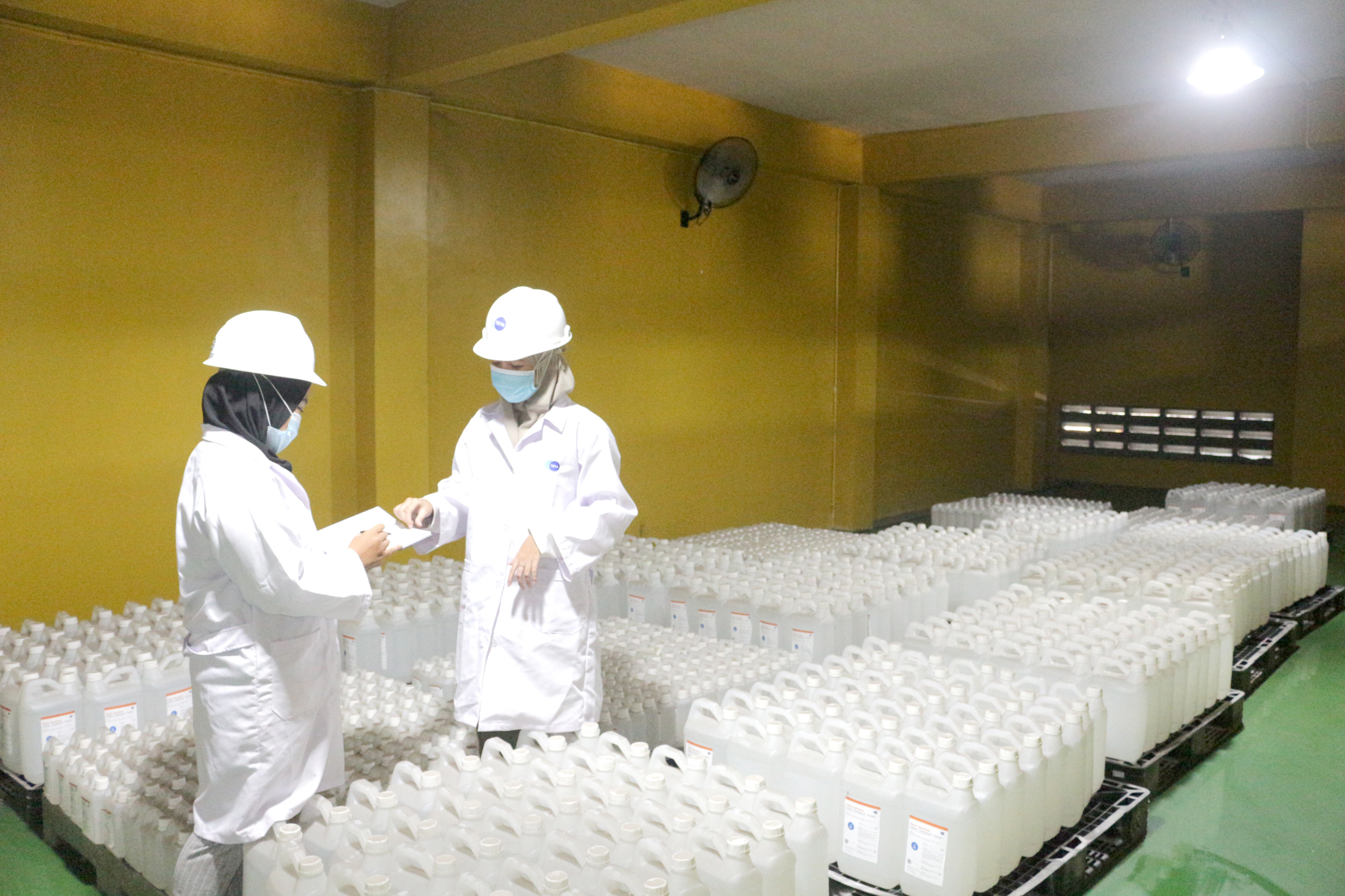 Kami menghadirkan produk chemical cleaning yang efektif, aman, dan berstandar industri